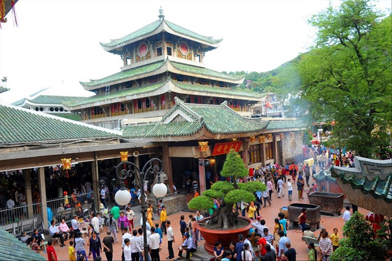 Ba Chua Xu Temple in Sam Mountain