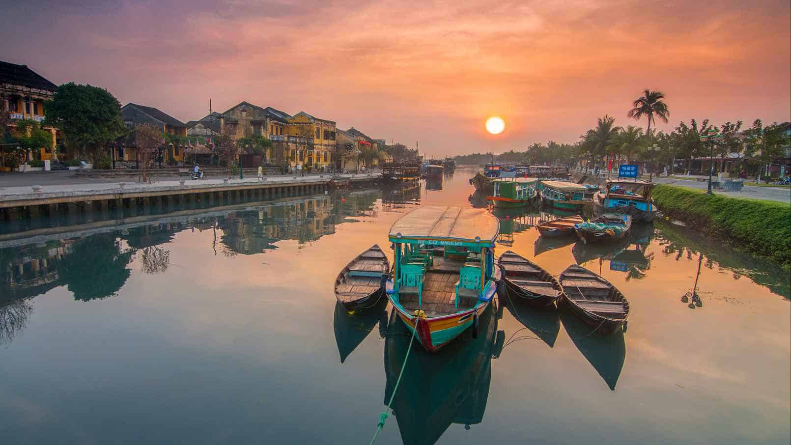 Boat trip in Thu Bon river to see the scenic sunset