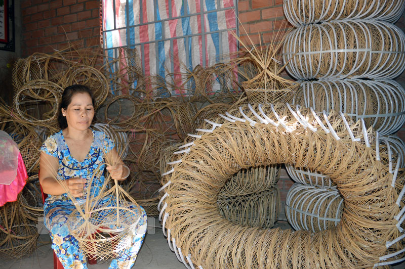 Hung Phong coconut basket weaving craft village