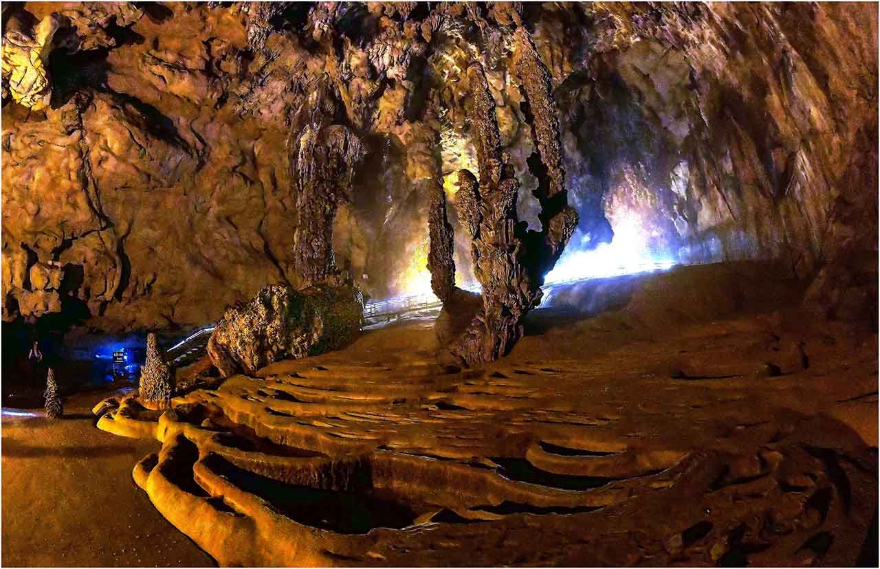 The mysterious beauty of Ngườm Ngao Cave