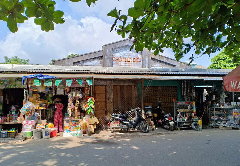 Thuy Bieu - the countryside market in Hue