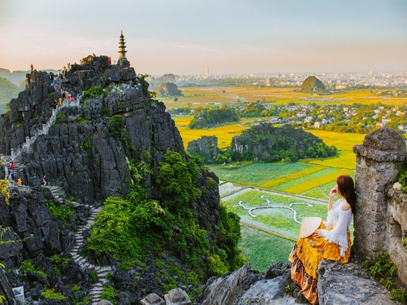 The Mua Cave brings you the best panoramic view of one of the best sceneries in Ninh Binh.