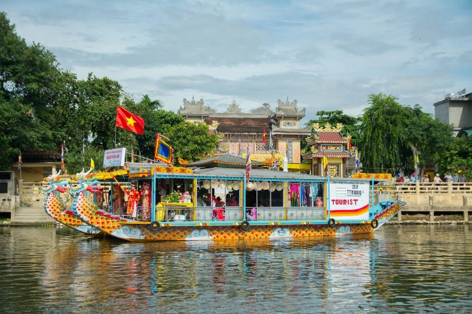 Sailing on the Perfume River - Visit Hue in 2 days